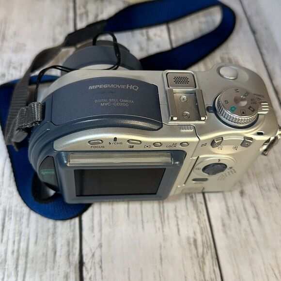 Sony Mavica MVC-CD200 2.1MP 2.5" 3x Optical Zoom Compact Digital Camera PARTS - Picture 3 of 9